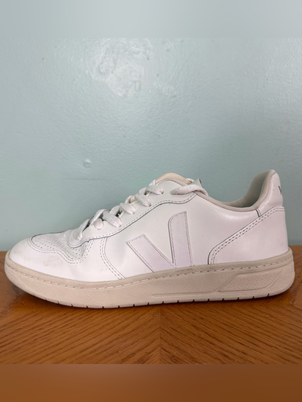 Veja V-10 Sneakers Leather White Women 9.5 Casual